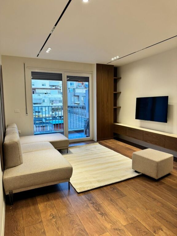 Jepet me qira apartament 1+1+parkim në Xhamllik tek rruga Xhanfize Keko