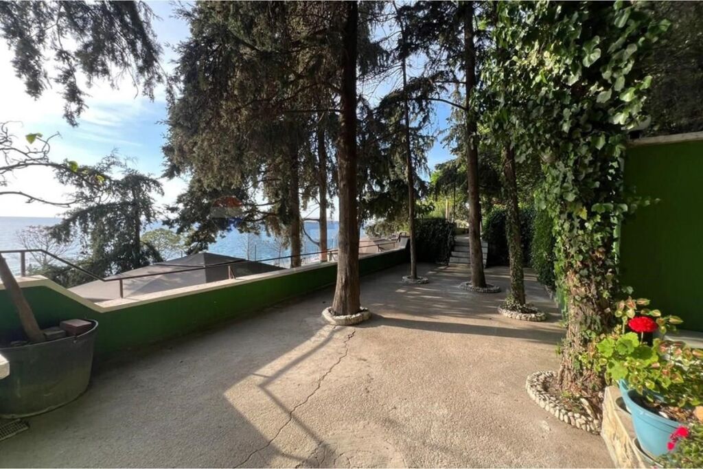 🍽️ BAR-RESTORANT ME QIRA – UJË I FTOHTË, VLORË