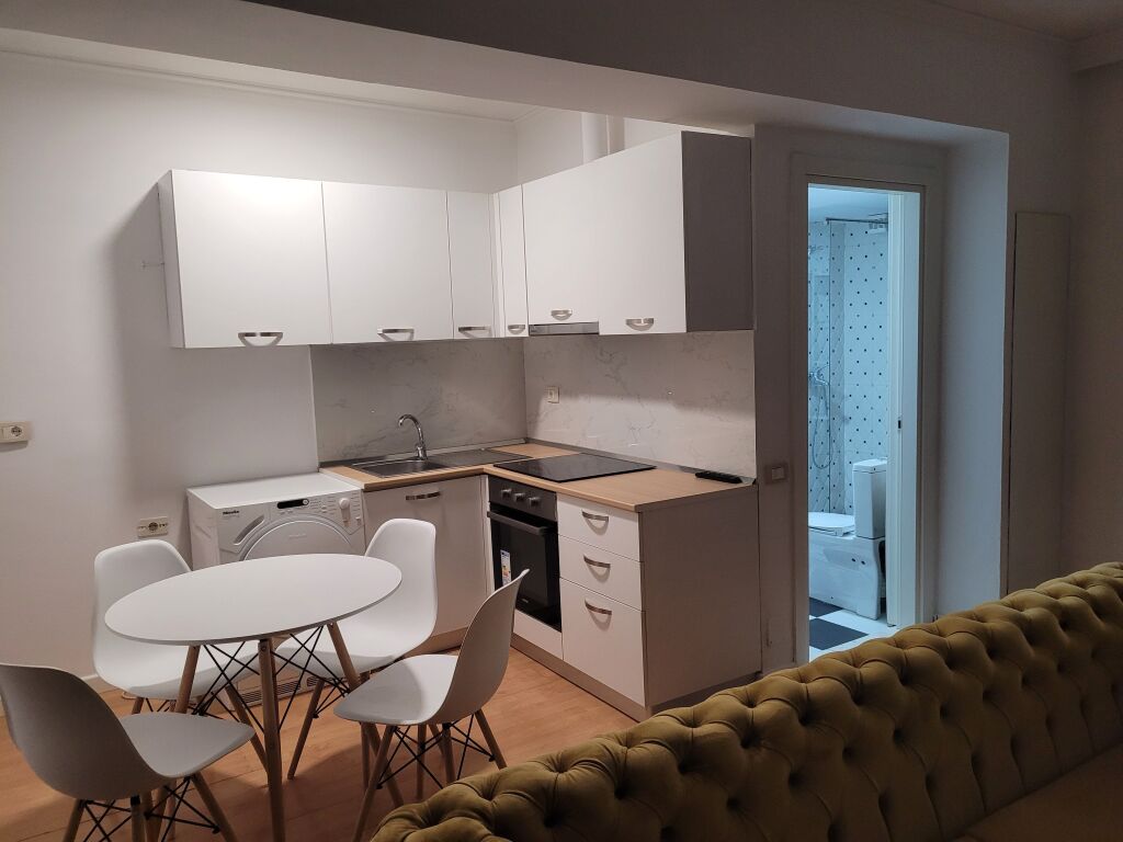 JEPET ME QERA APARTAMENT 2+1 – PRANË PRESIDENCËS