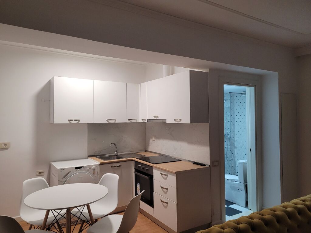 JEPET ME QERA APARTAMENT 2+1 – PRANË PRESIDENCËS