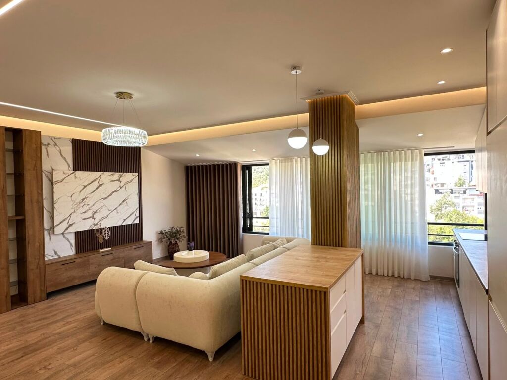 SHITET APARTAMENT 2+1 ME PAMJE NGA LIQENI– Liqeni i Thatë 🌿 📐 Sip. neto: 77.6 m² 🌿 Verandë: 17.3 m² 🏢 Sip. të përbashkëta: 11.6 m² 📏 Totale: 106.7 m²  🏢 Kati 4 🌅 Pamje nga liqeni 💶 273 milion lek