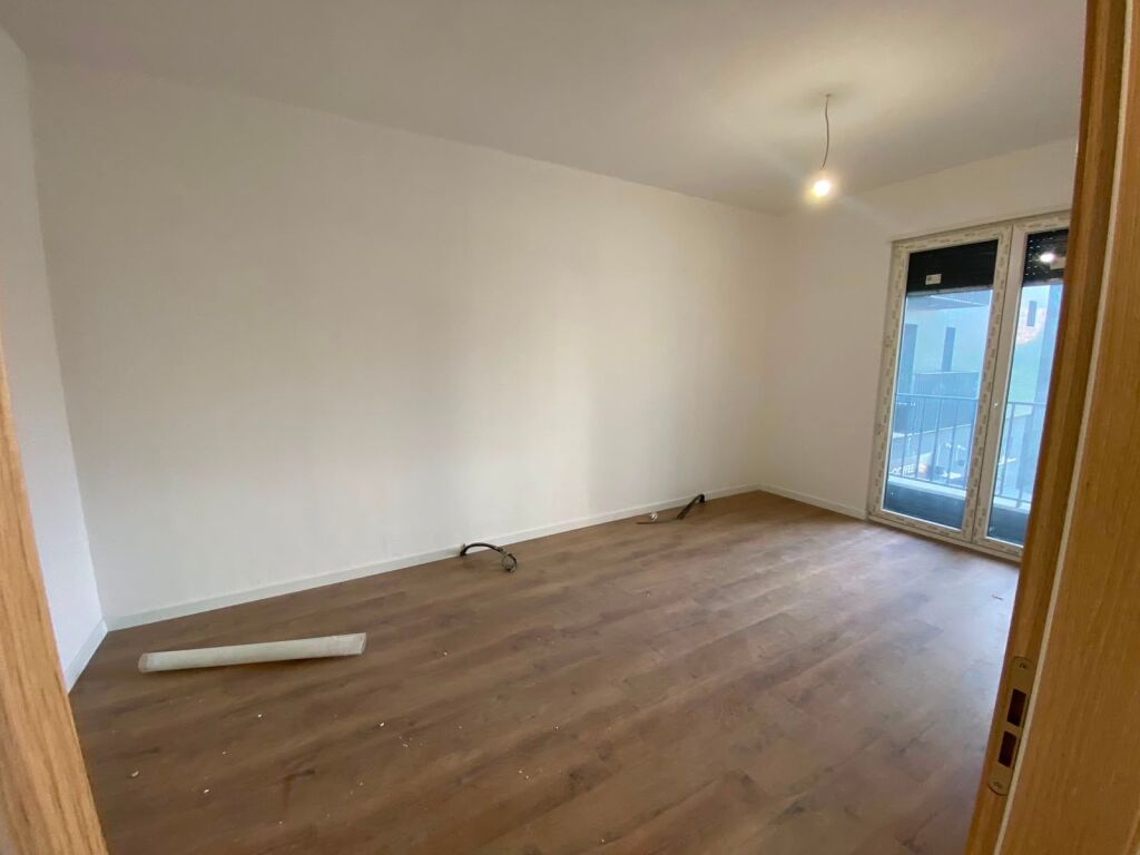 Apartament 1+1 per qera Tek medreseja !