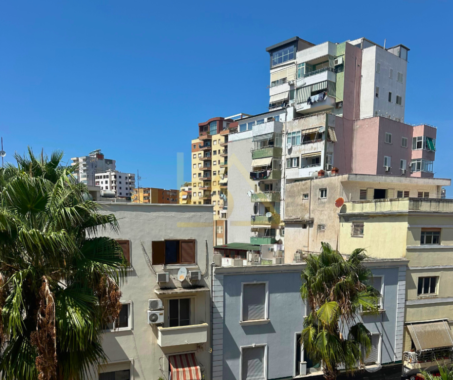 SHITET APARTAMENT 2+1 – BULEVARDI, DURRËS