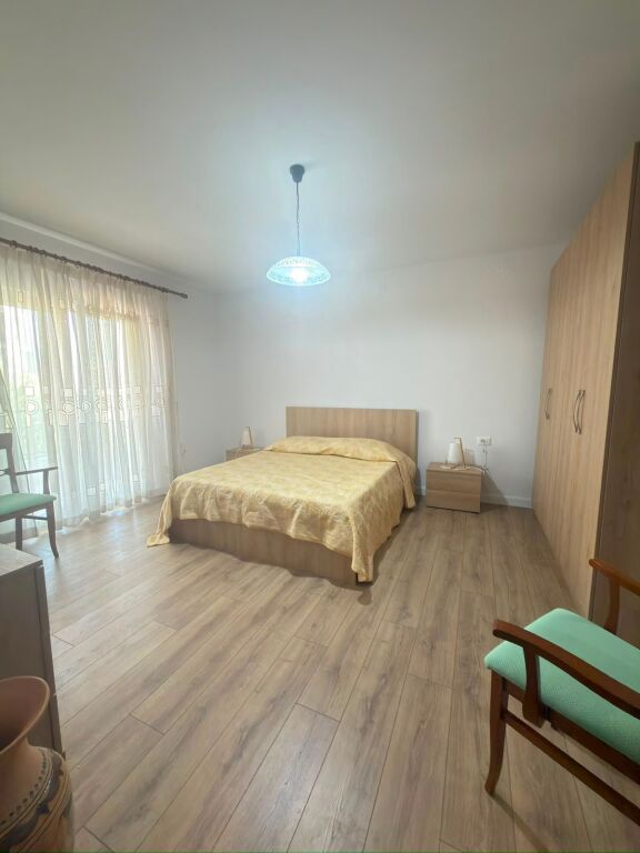 Jepet me qira apartament 2+1+2+parking tek Komuna e Parisit