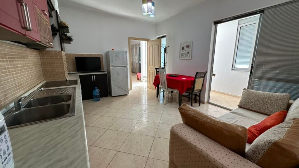 Jepet apartament 2+1+2 me qira – Rruga Fotuzi