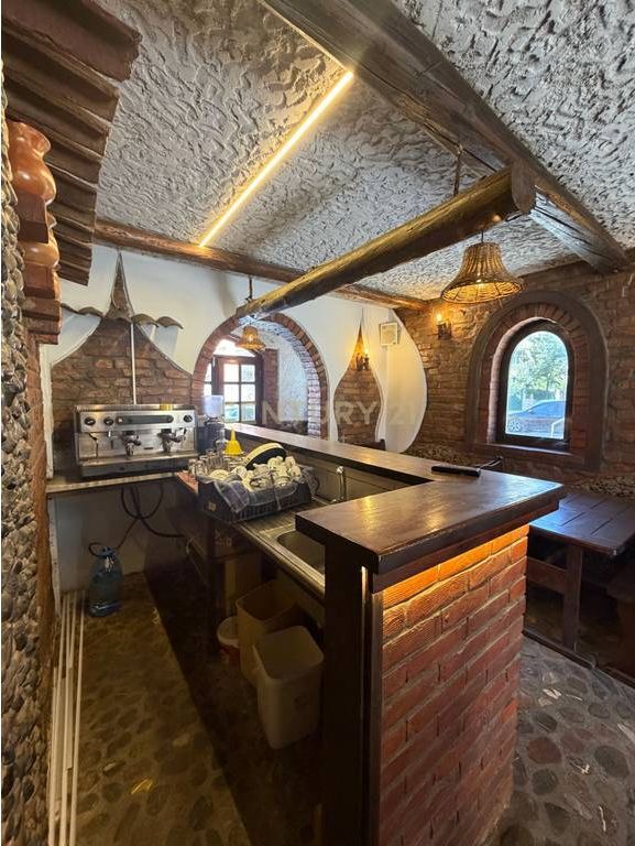 LAPRAKE, BAR-RESTAURANT IN AFFITTO!