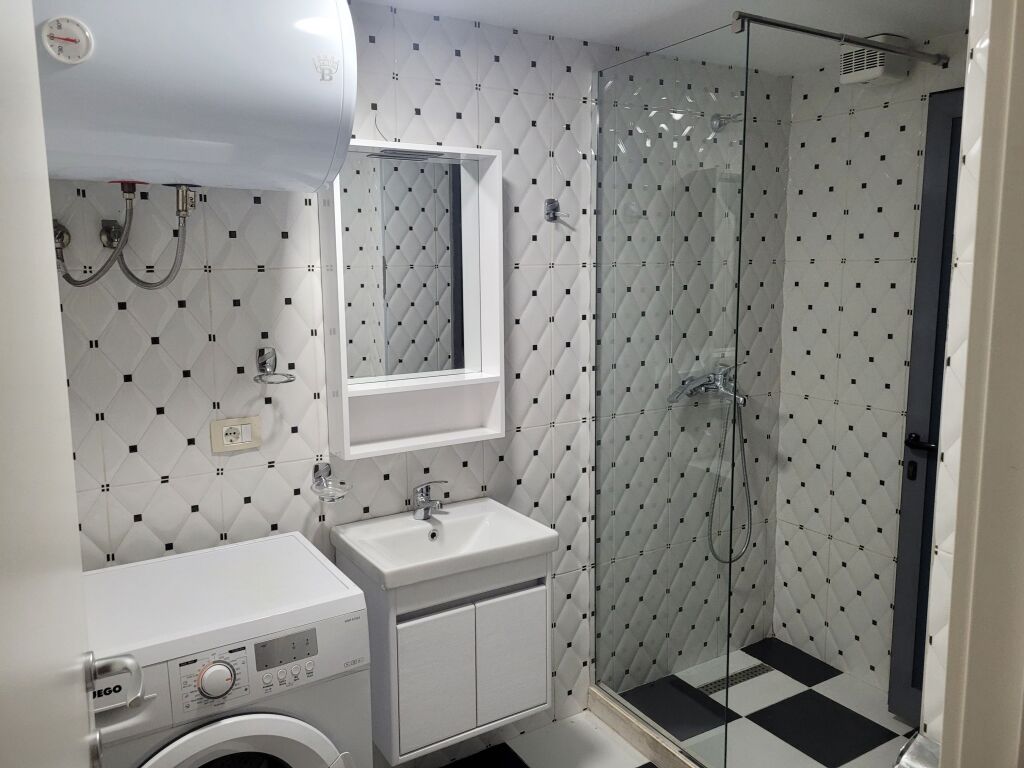 JEPET ME QERA APARTAMENT 2+1 – PRANË PRESIDENCËS