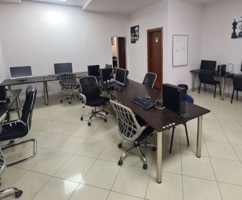 Jepet zyre e mobiluar me qera tek Rruga e Kavajes , 21 Dhjetori .