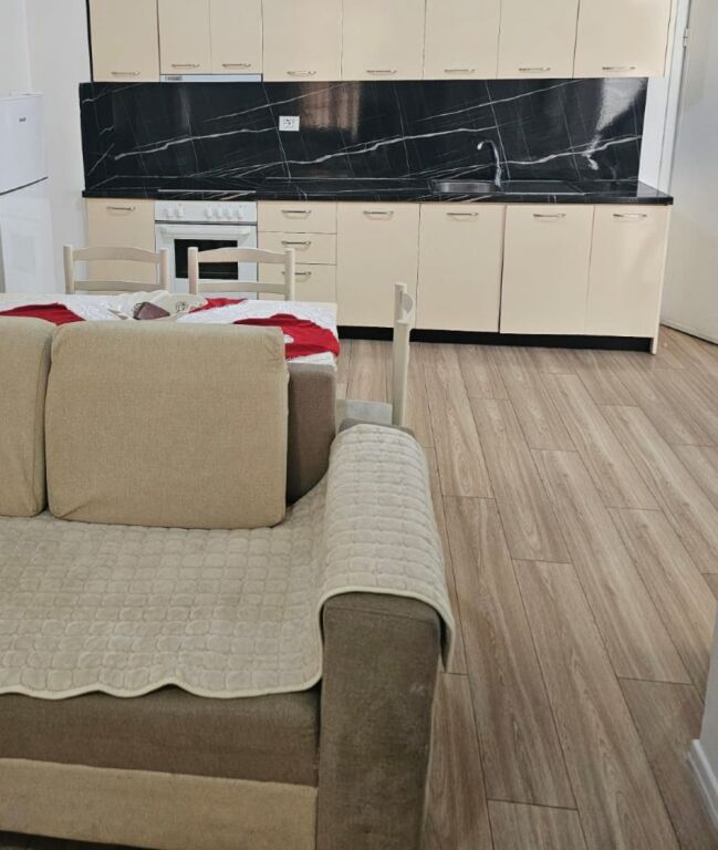 Jepet apartament 2+1 me qira tek Kompleksi Mangalem 21 , Rruga Ali Demi .