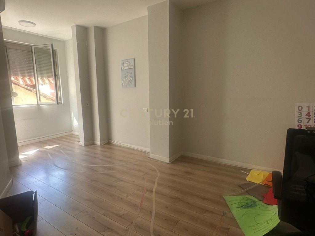 SHITET APARTAMENT 2+1+2 RRUGA E KAVAJES
