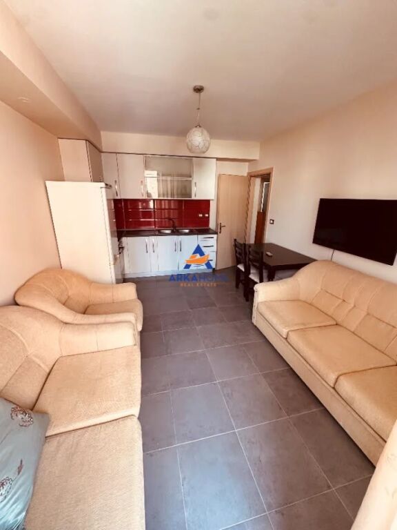 JEPET APARTAMENT 1+1+BALLKON ME QERA "PRANE SHKOLLES SE BASHKUAR" 45.000 LEKE