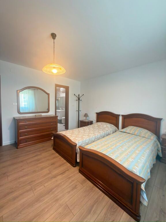 Jepet me qira apartament 2+1+2+parking tek Komuna e Parisit
