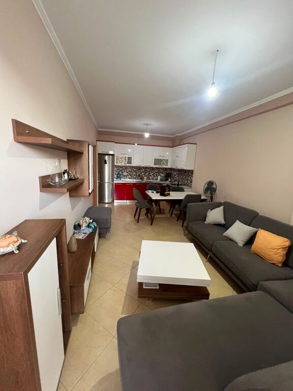 disponojmë apartament 2+1+2 për shitje pranë rrethit të astirit