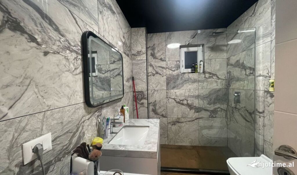 Apartament 1+1 me qira tek Komuna e Parisit