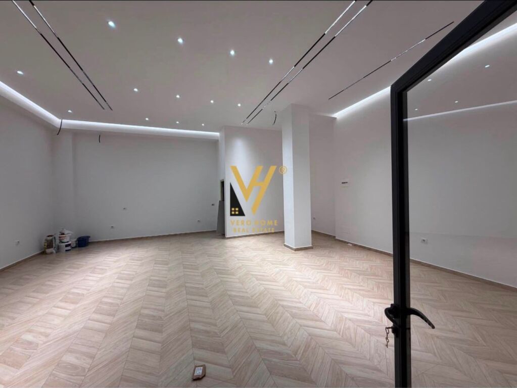 LOCALE COMMERCIALE 80 M2 IN AFFITTO PRESSO OASIS RES, ASTIR 90.000 LEKE