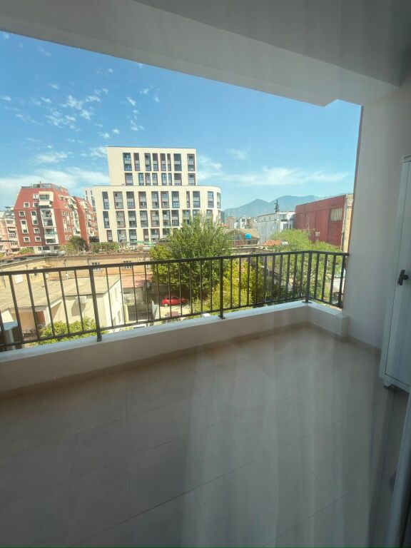 Jepet me qira apartament 2+1+2+parking tek Komuna e Parisit