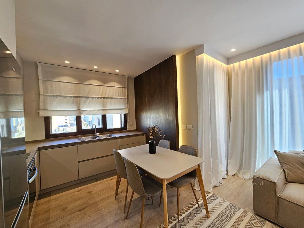 Ofrojme apartament 1+1 dhe post post parkimi per qira tek Rruga Barrikadave !