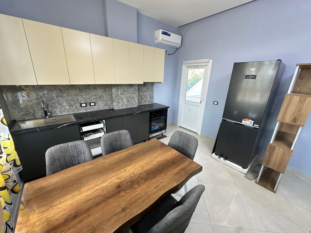 Apartament i ri per here te pare 40,000 leke me qira