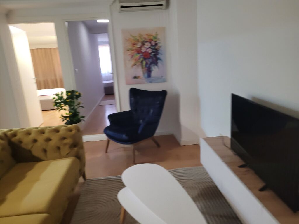 JEPET ME QERA APARTAMENT 2+1 – PRANË PRESIDENCËS