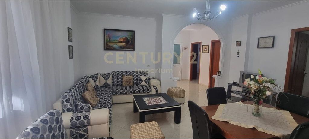 🏡 Shtëpi Private 2+1 me Qira – Kombinat, Tiranë