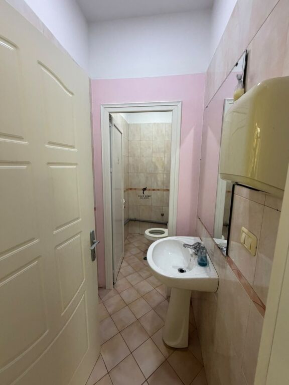 ZYRE ME QERA 200 M2 C200.000 LEKE FH-89501