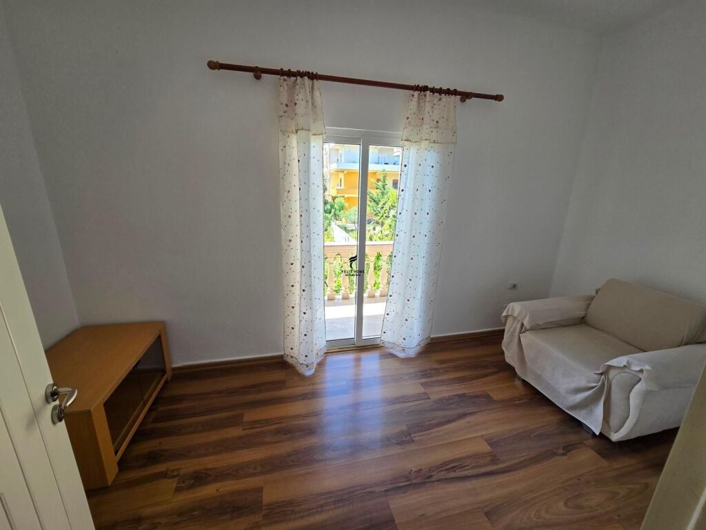 APARTAMENT ME QERA 3+1 SAUK 65.000 LEKE FH-89364