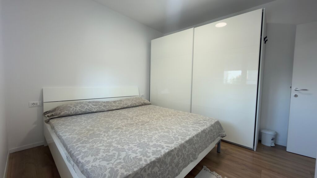 JEPET ME QIRA APARTAMENT 3+1,Prane Pazarit te Ri ,🏷️75.000Leke