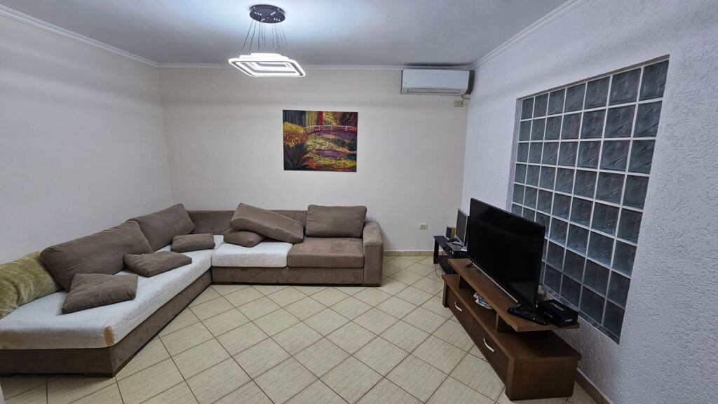 ruga Ferit Xhajko,pas Tirana Bank jepet me qera apartament , 2+1, 550Euro