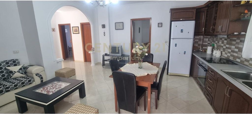 🏡 Shtëpi Private 2+1 me Qira – Kombinat, Tiranë