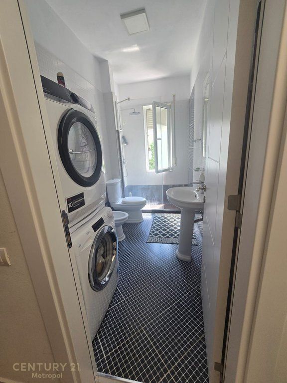 Apartament modern 2+1+2 me parkim, me qira pranë Kopshtit Botanik 1,100 € /Muaj