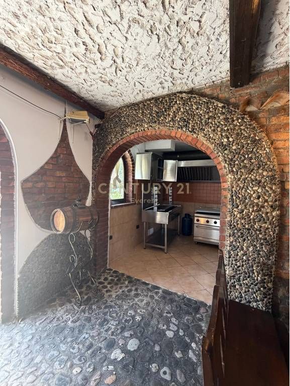 LAPRAKE, BAR-RESTAURANT IN AFFITTO!