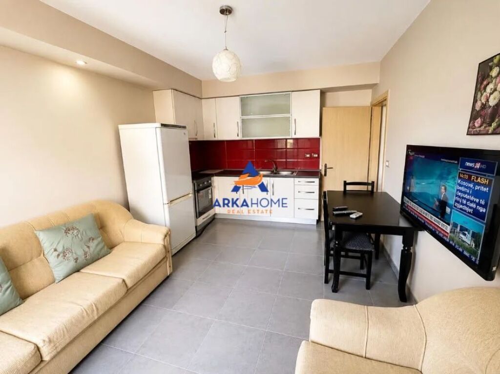 JEPET APARTAMENT 1+1+BALLKON ME QERA "PRANE SHKOLLES SE BASHKUAR" 45.000 LEKE