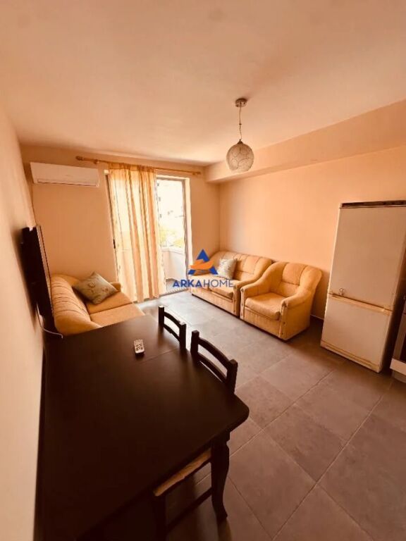 JEPET APARTAMENT 1+1+BALLKON ME QERA "PRANE SHKOLLES SE BASHKUAR" 45.000 LEKE