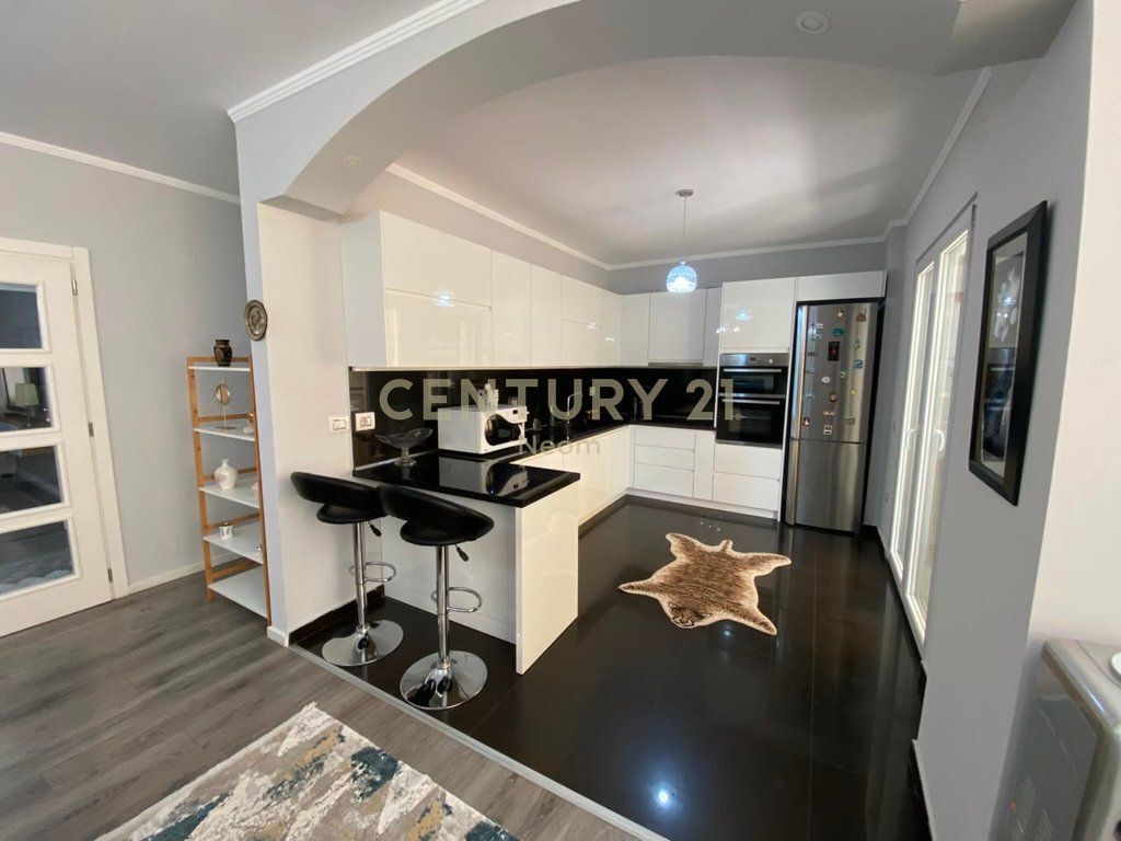 Apartament 2+1+Parkim me qira tek Liqeni Thate *** Pa Malore*** 1,200 € /Muaj