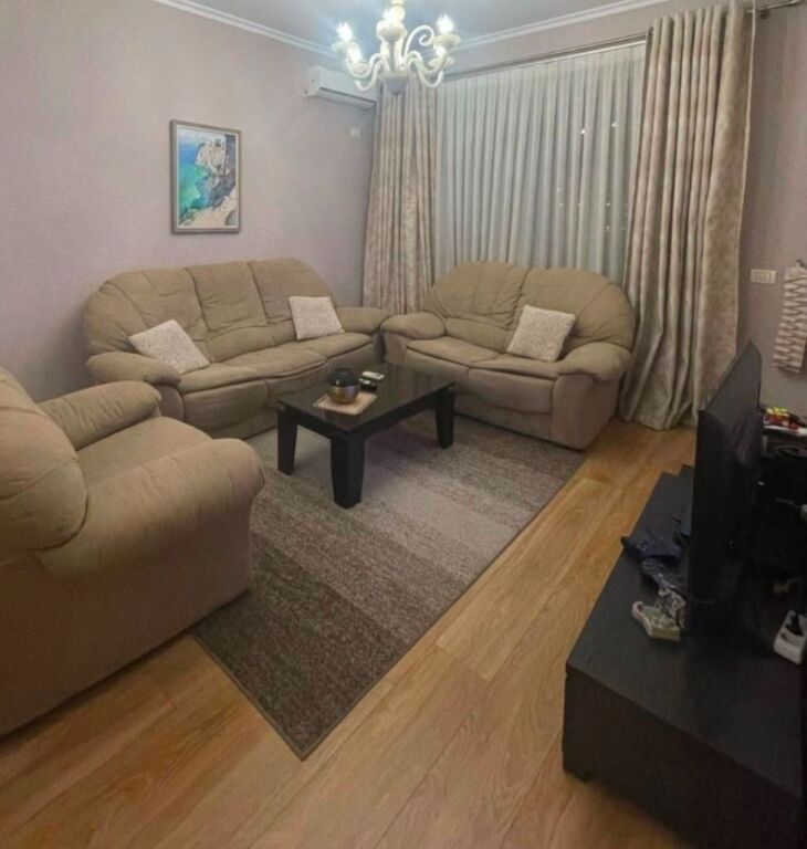 Jepet apartament 2+1 me qera tek Pallatet Cabej , Yzberisht , Misto Mame , Astir .