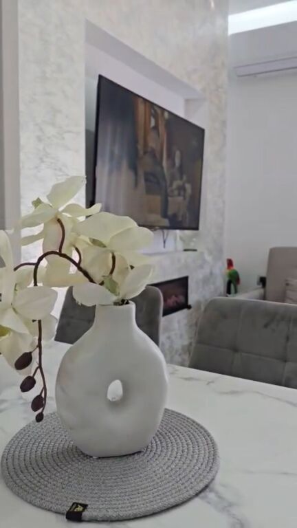 Appartamento 1+1 con arredamento moderno in vendita per investimento, nel centro di Librazhd 80.000 €