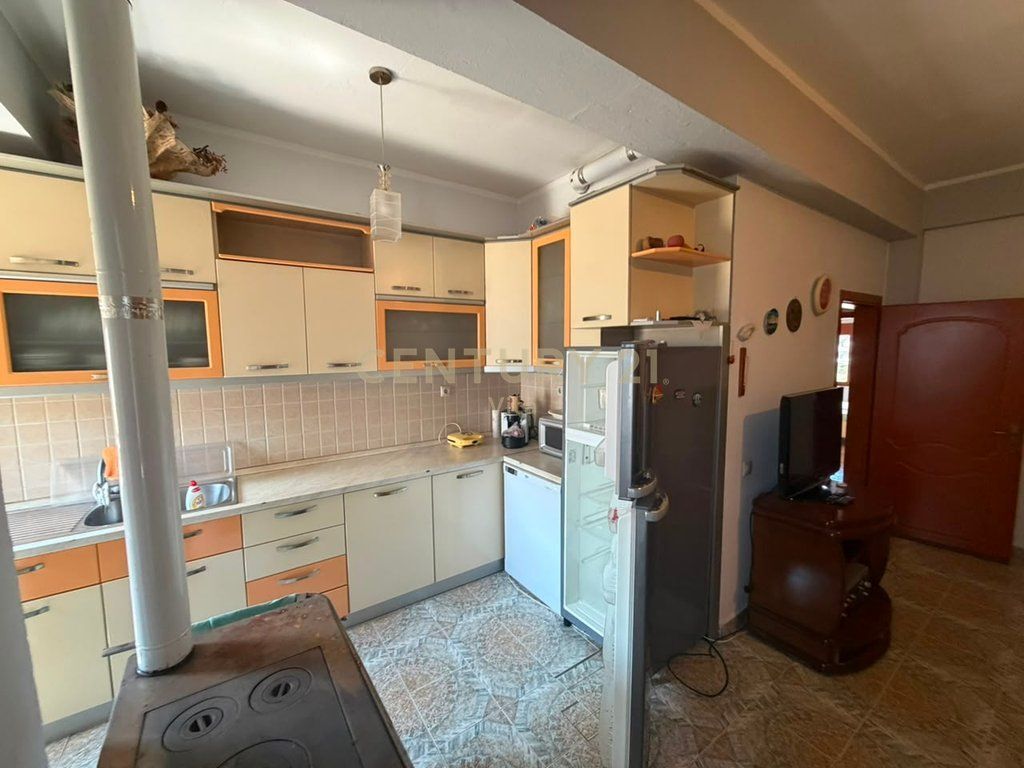 Apartament 3+1 me qira tek Stadiumi ,Durres !!