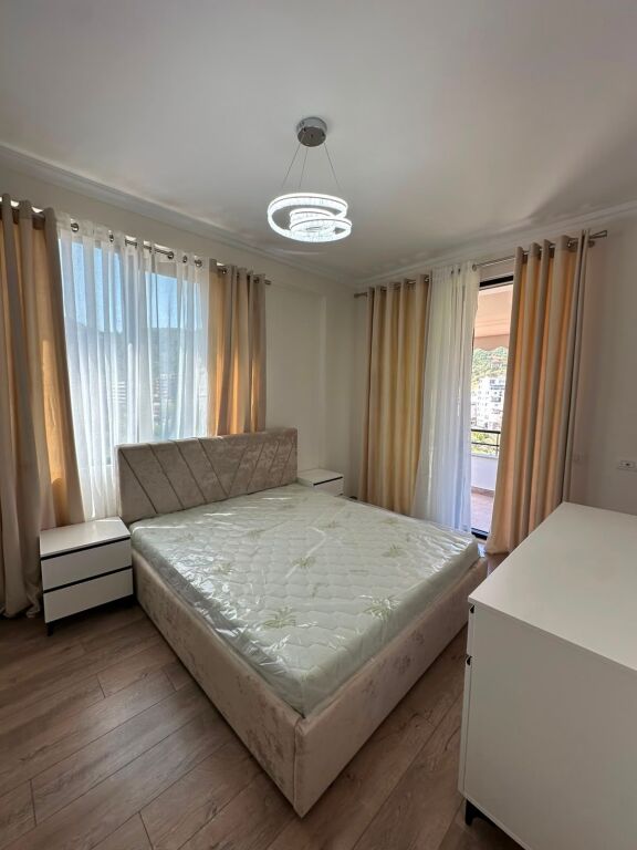 SHITET APARTAMENT 2+1 ME PAMJE NGA LIQENI– Liqeni i Thatë 🌿 📐 Sip. neto: 77.6 m² 🌿 Verandë: 17.3 m² 🏢 Sip. të përbashkëta: 11.6 m² 📏 Totale: 106.7 m²  🏢 Kati 4 🌅 Pamje nga liqeni 💶 273 milion lek