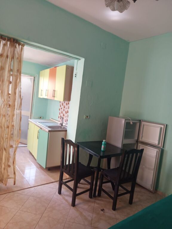 Garsionere  21000 leke . Rruga 5 maji