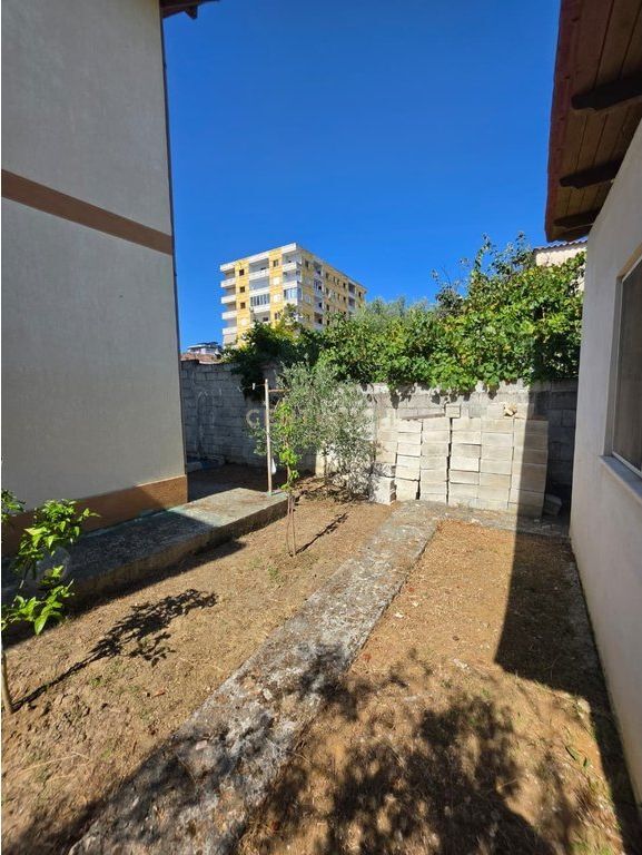 Vilë Për Shitje në Plazh Durrës !