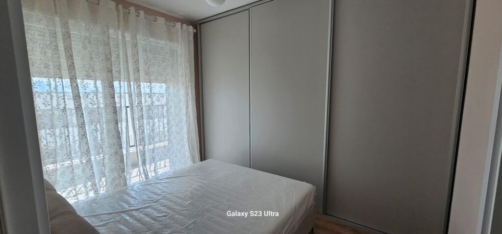 Apartament 2+1+2, i pabanuar më parë, në një nga komplekset më të kërkuara të Univers City.