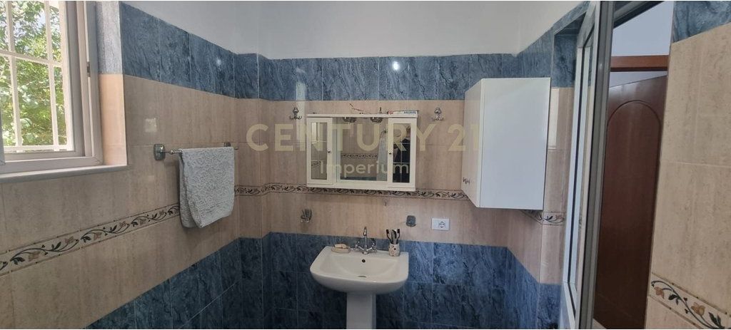 🏡 Shtëpi Private 2+1 me Qira – Kombinat, Tiranë