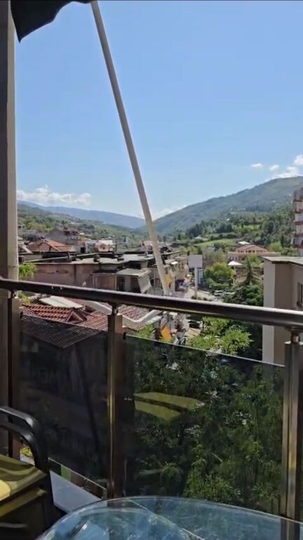 Appartamento 1+1 con arredamento moderno in vendita per investimento, nel centro di Librazhd 80.000 €