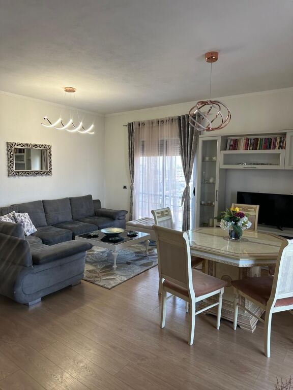 Appartamento Con Vista Mare E Porto 3+1+2 In Affitto, Durazzo!