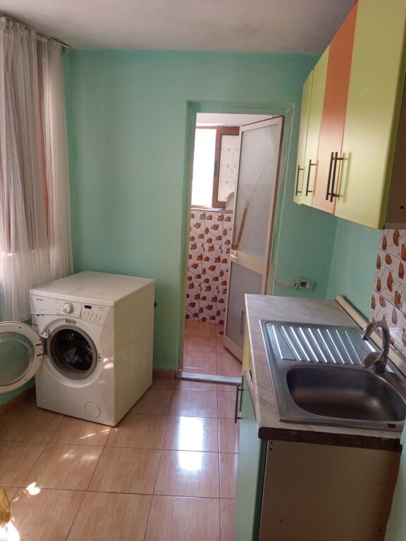 Garsionere  21000 leke . Rruga 5 maji