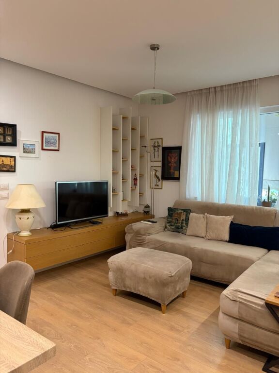 Jepet  me qera super apartament  2 +1  ne Myslym Shyri
