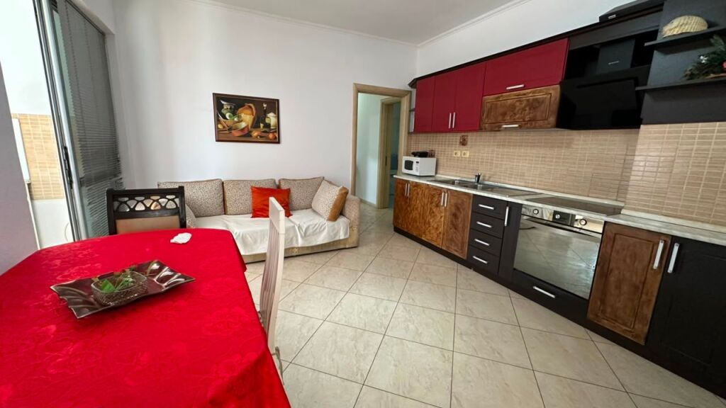 Jepet apartament 2+1+2 me qira – Rruga Fotuzi