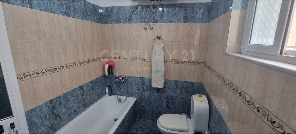 🏡 Shtëpi Private 2+1 me Qira – Kombinat, Tiranë