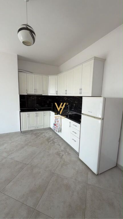 JEPET APARTAMENT 1+1+BLK ME QERA TEK FARMACIA 10- 60.000 LEKE