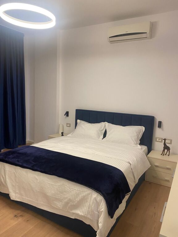 Liqeni i Thate, jepet me qera apartament 1+1.